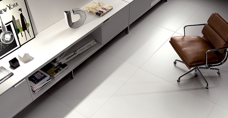 BLACK & WHITE - ULTRA WHITE NAT / GLOSSY